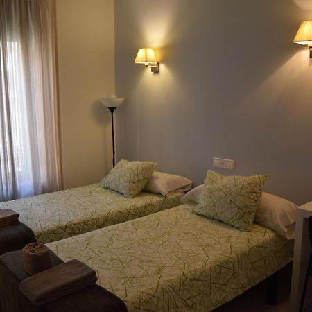 Hostal Rofer Madrid Bagian luar foto