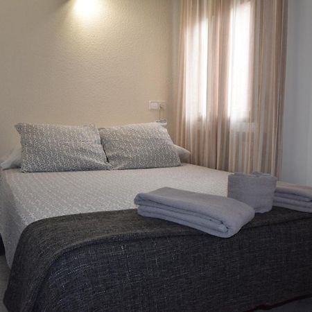 Hostal Rofer Madrid Bagian luar foto