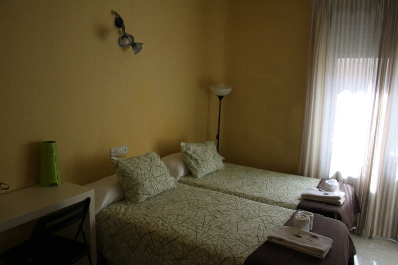 Hostal Rofer Madrid Bagian luar foto