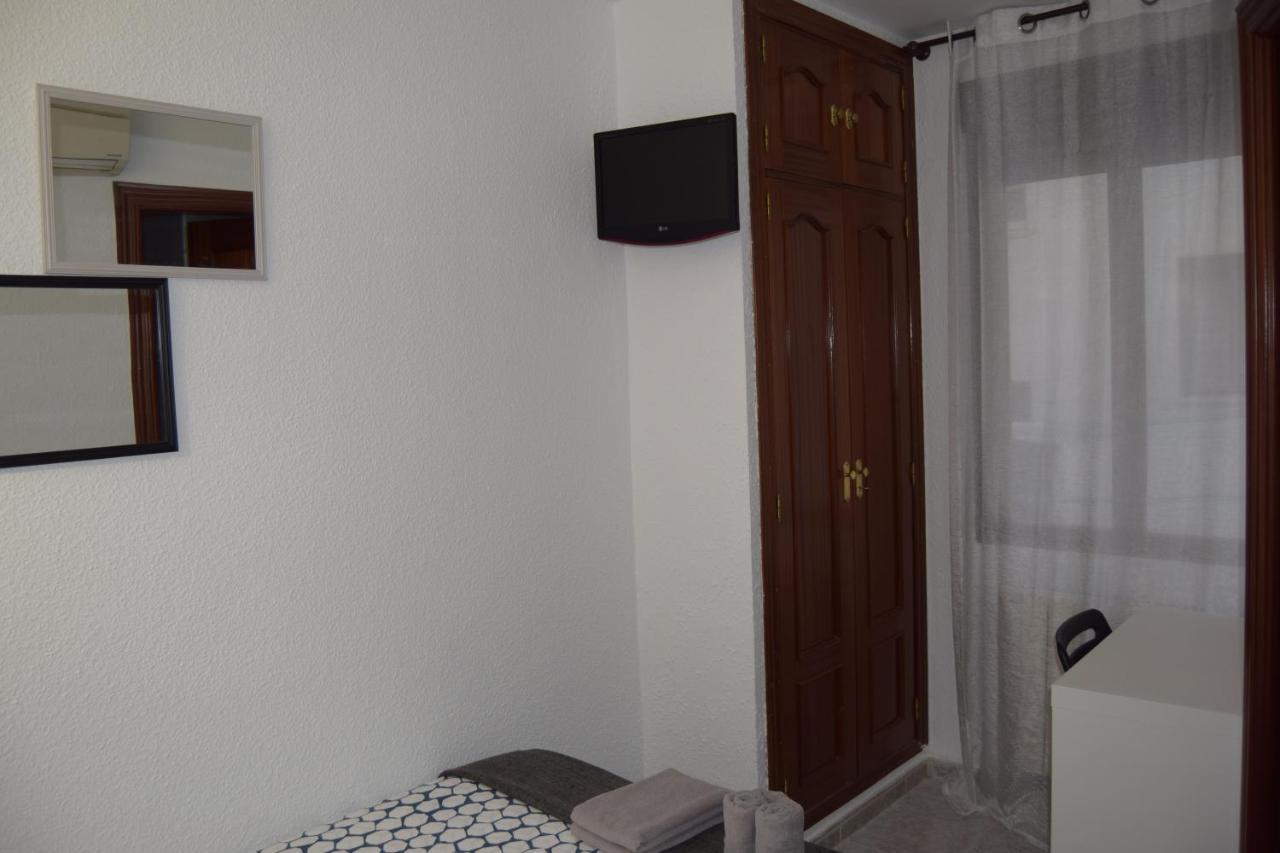 Hostal Rofer Madrid Bagian luar foto