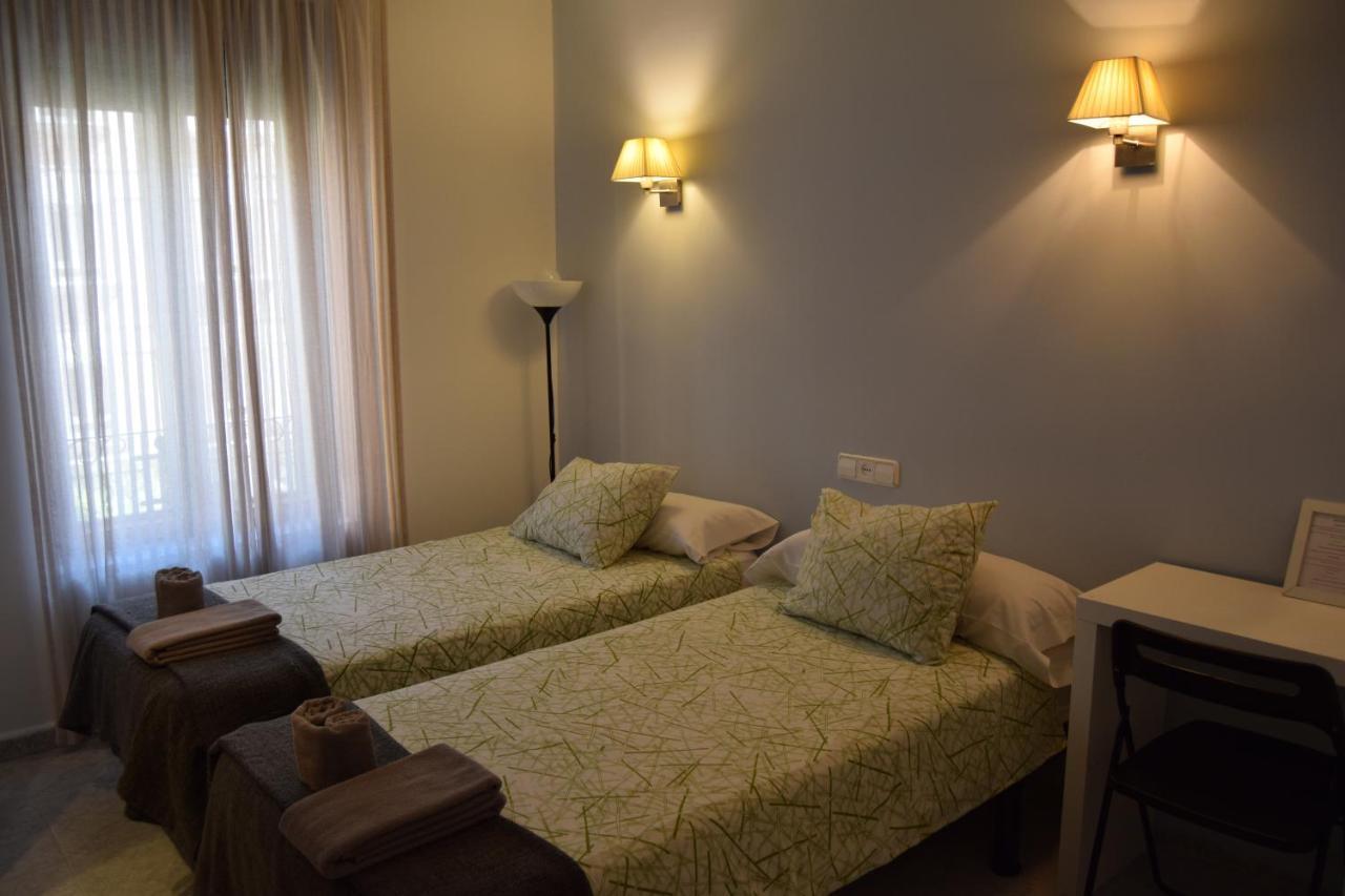 Hostal Rofer Madrid Bagian luar foto