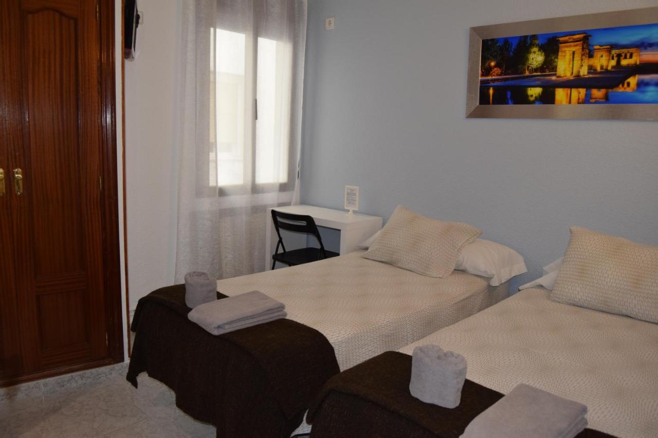 Hostal Rofer Madrid Bagian luar foto