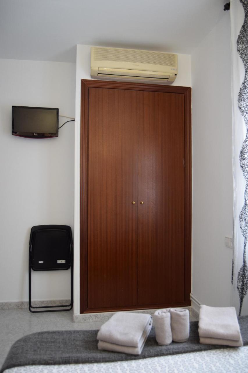 Hostal Rofer Madrid Bagian luar foto