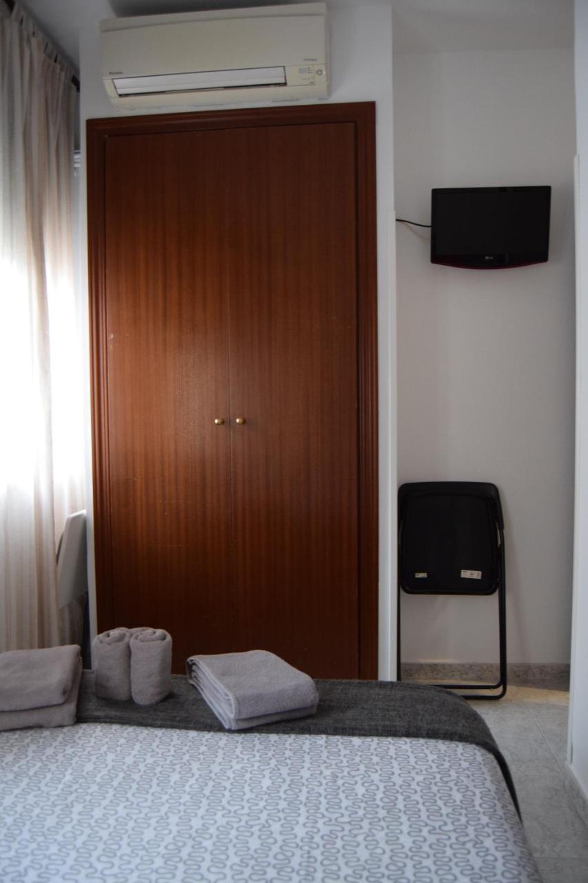 Hostal Rofer Madrid Bagian luar foto