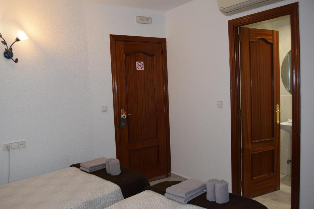 Hostal Rofer Madrid Bagian luar foto