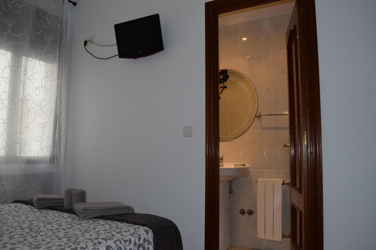 Hostal Rofer Madrid Bagian luar foto