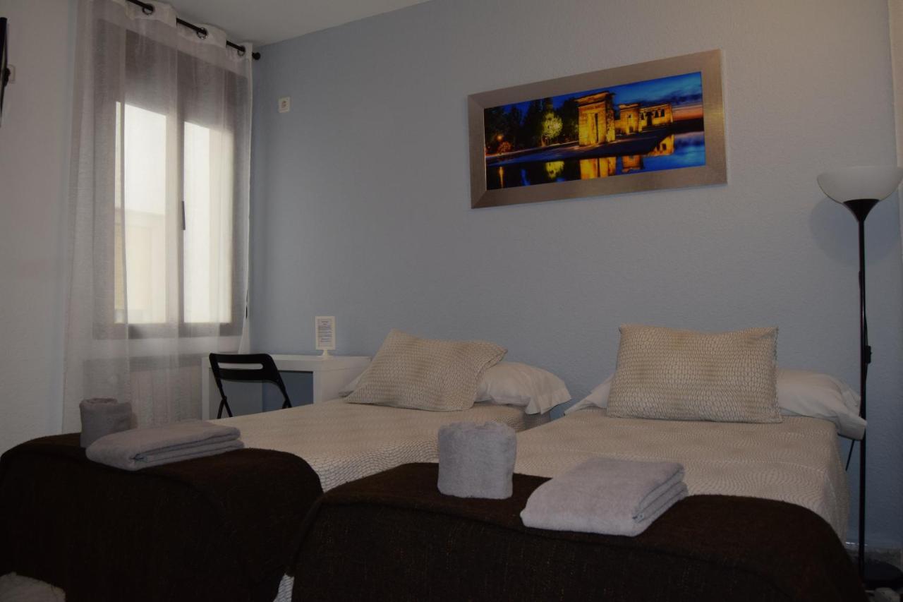 Hostal Rofer Madrid Bagian luar foto