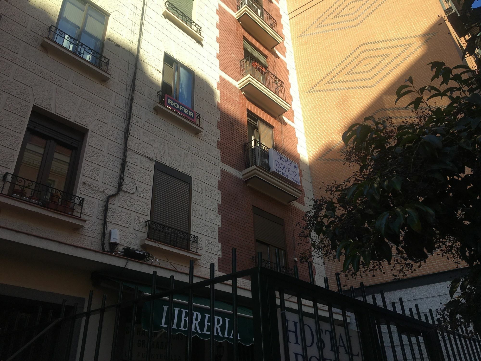 Hostal Rofer Madrid Bagian luar foto