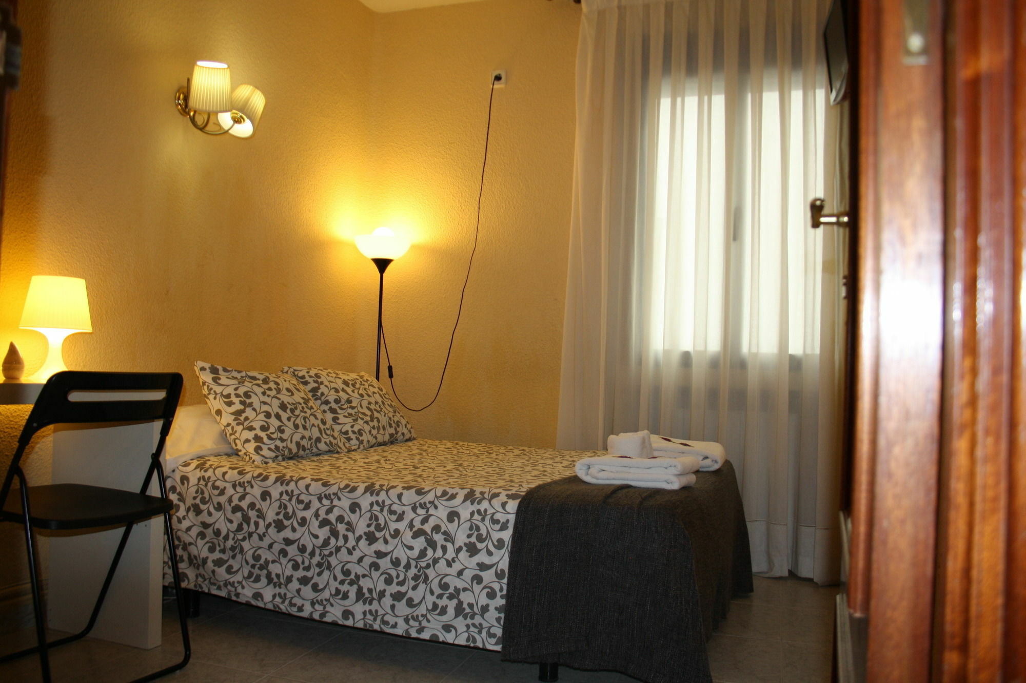 Hostal Rofer Madrid Bagian luar foto