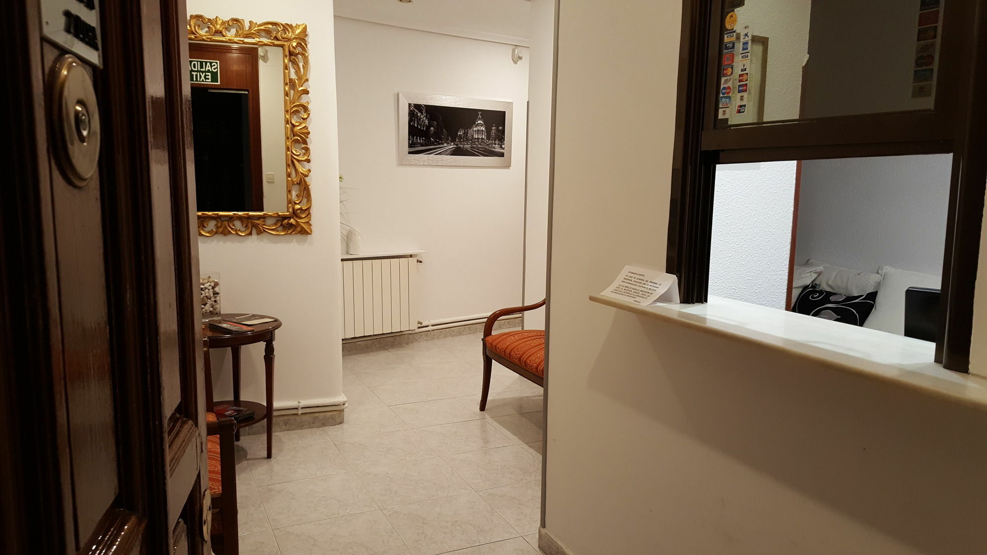 Hostal Rofer Madrid Bagian luar foto